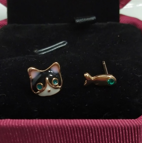 Cat and Fish Stud Earrings - Picture 3 of 4